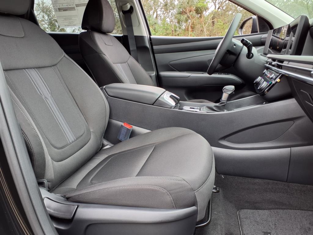 Vehicle image 33 of 35