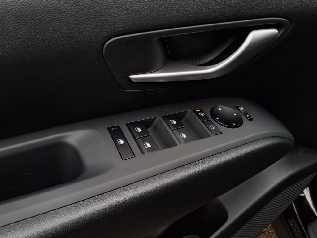 Vehicle image 11 of 35