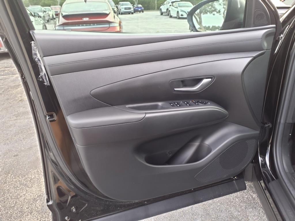 Vehicle image 21 of 41