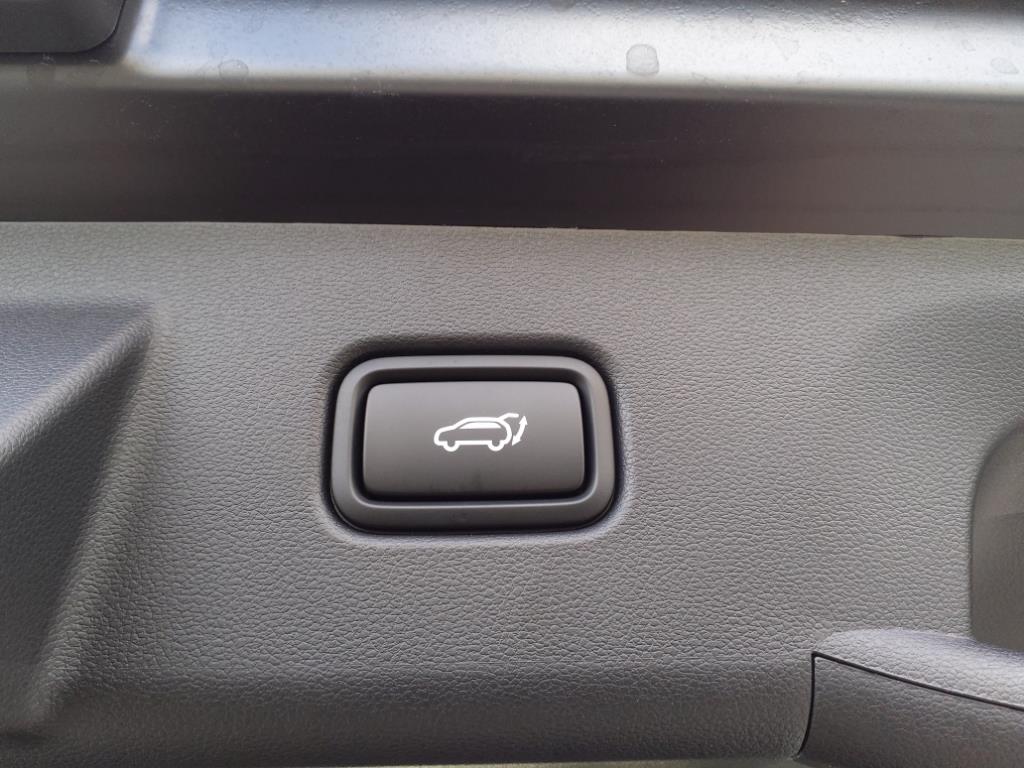 Vehicle image 10 of 41