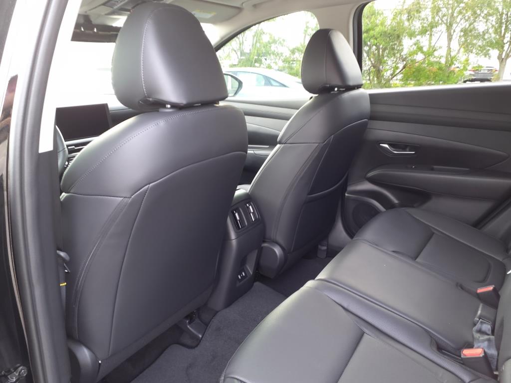 Vehicle image 17 of 41