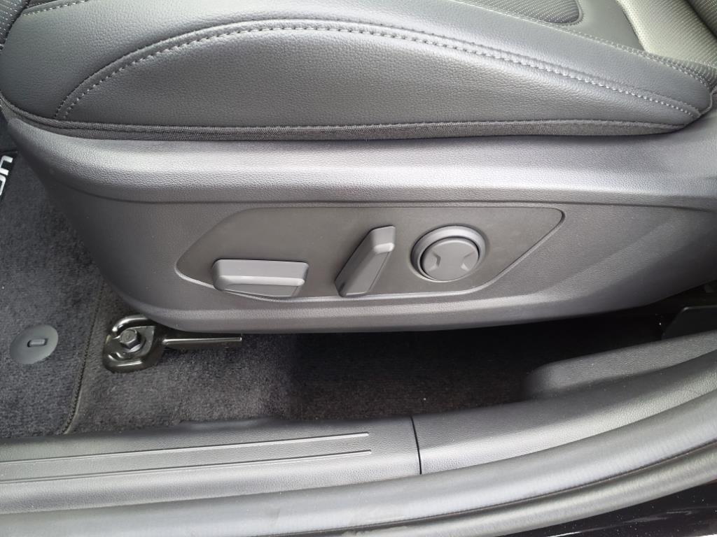 Vehicle image 24 of 41