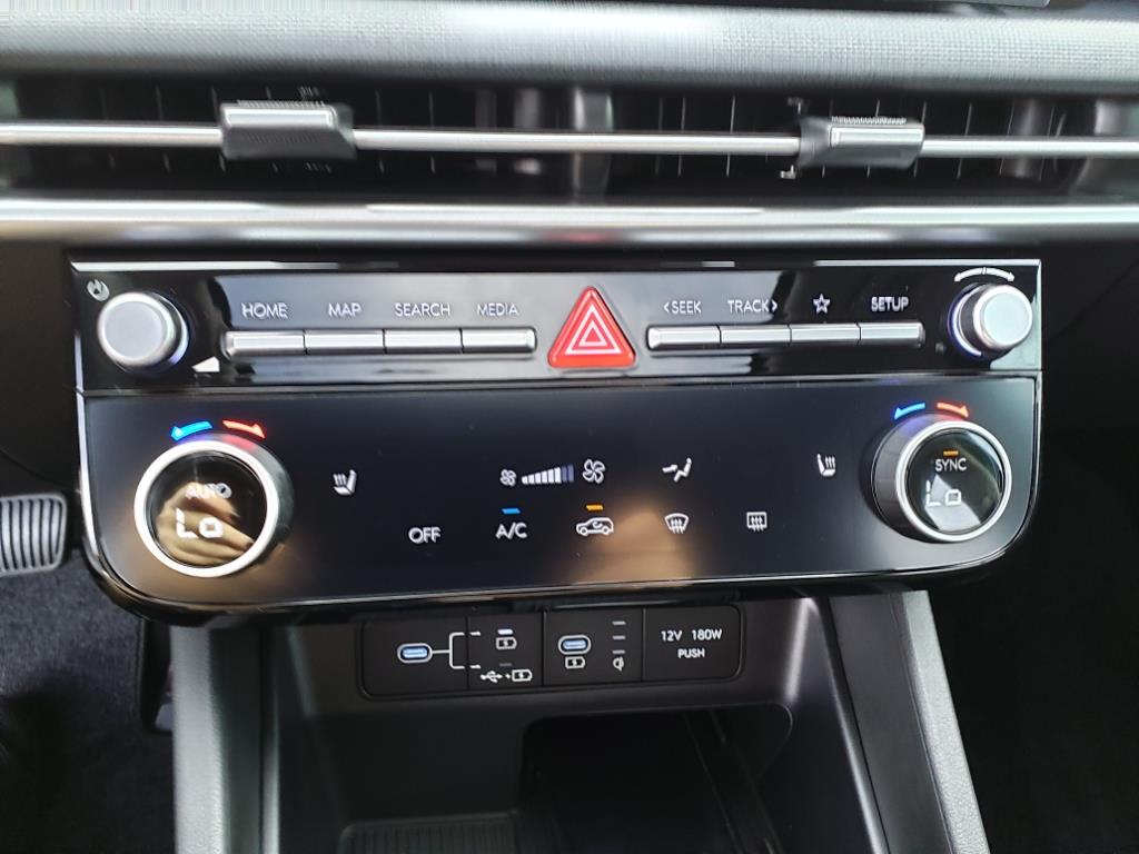 Vehicle image 33 of 41