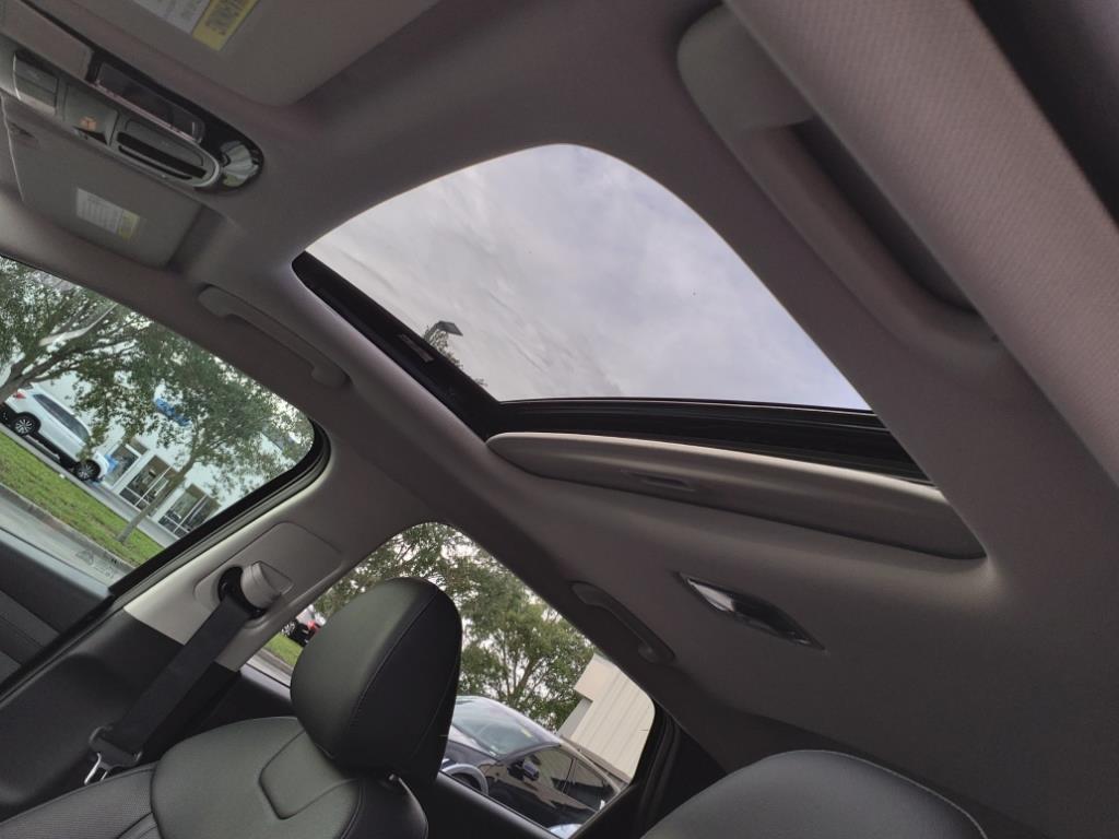 Vehicle image 25 of 41