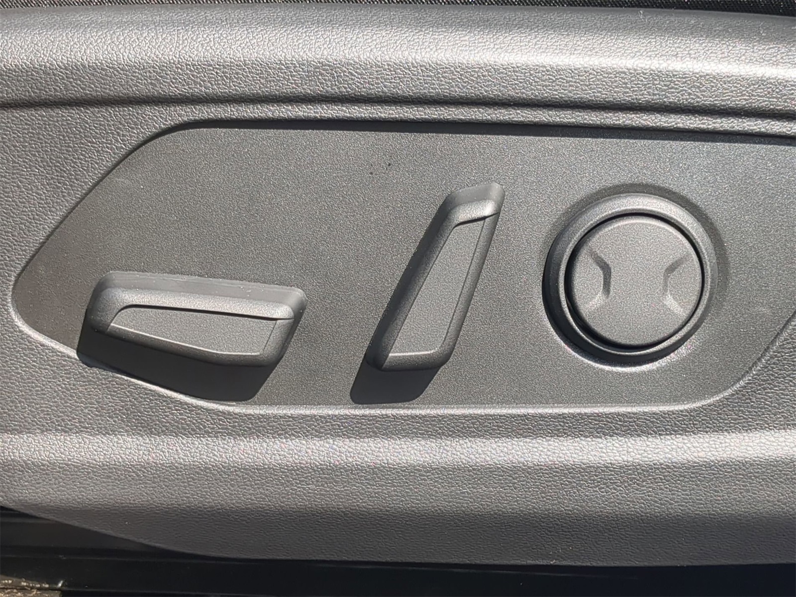 Vehicle image 26 of 38