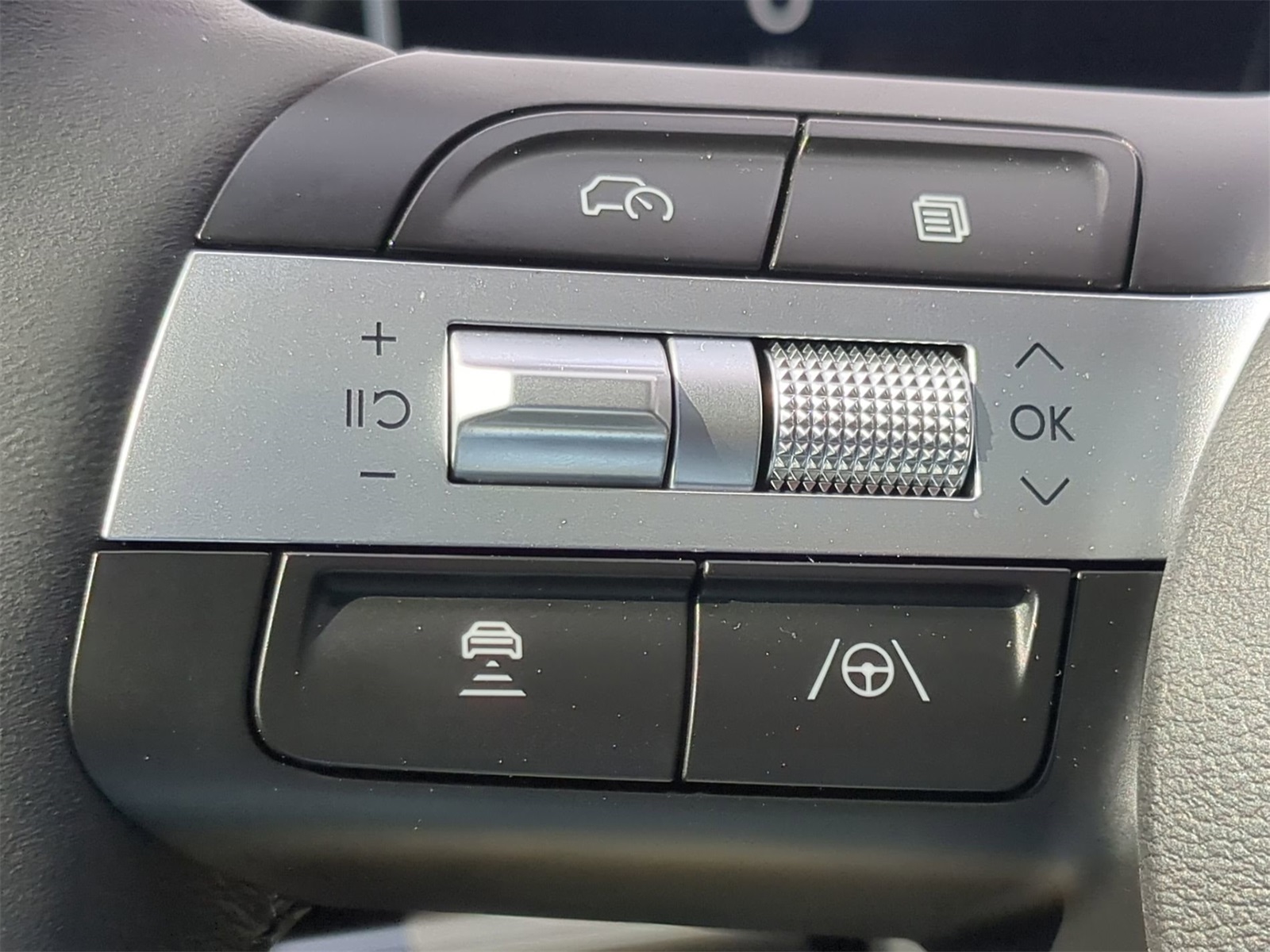 Vehicle image 32 of 38