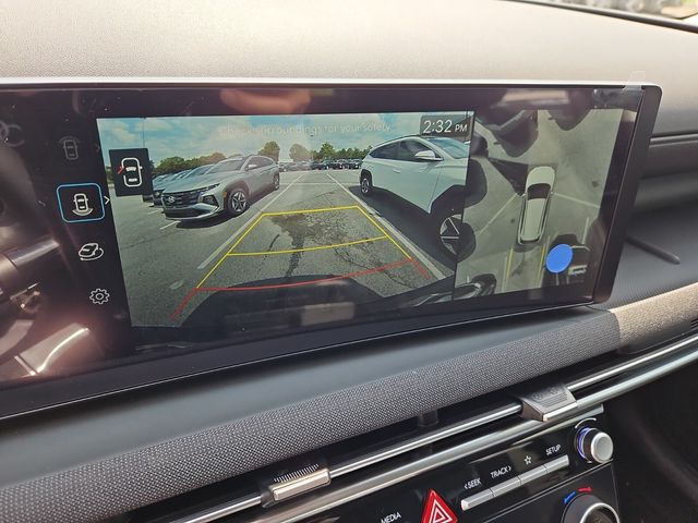 Vehicle image 9 of 12