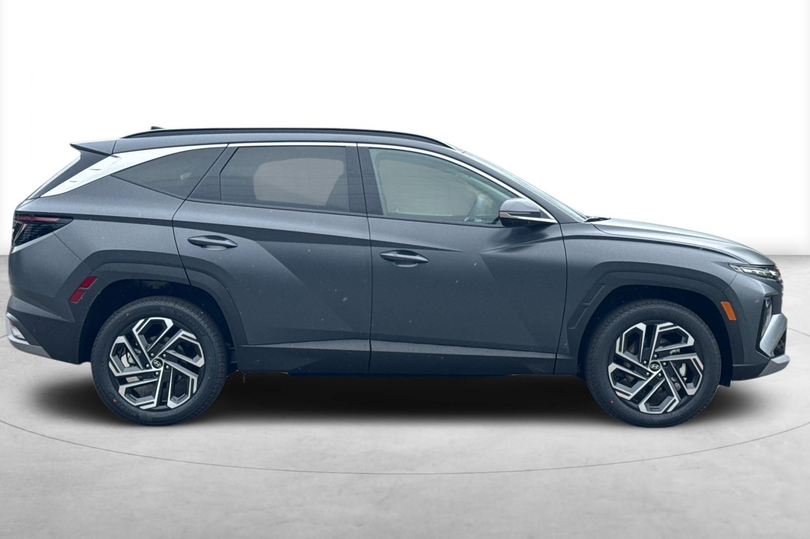 2025 Hyundai Tucson Limited Image 5 of 37