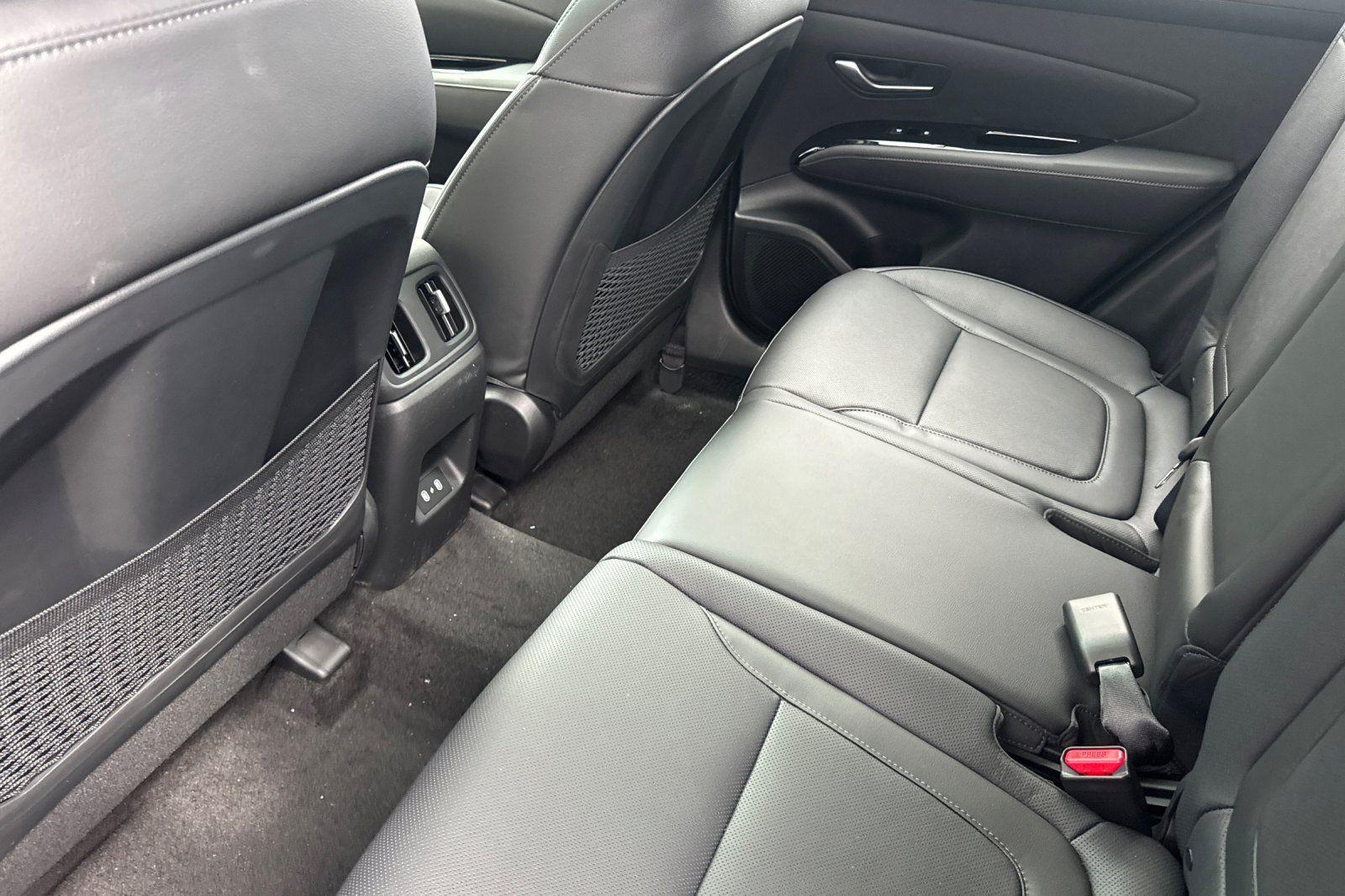 2025 Hyundai Tucson Limited Image 13 of 37