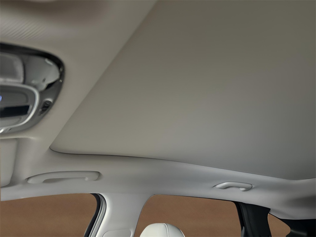 Vehicle image 17 of 42