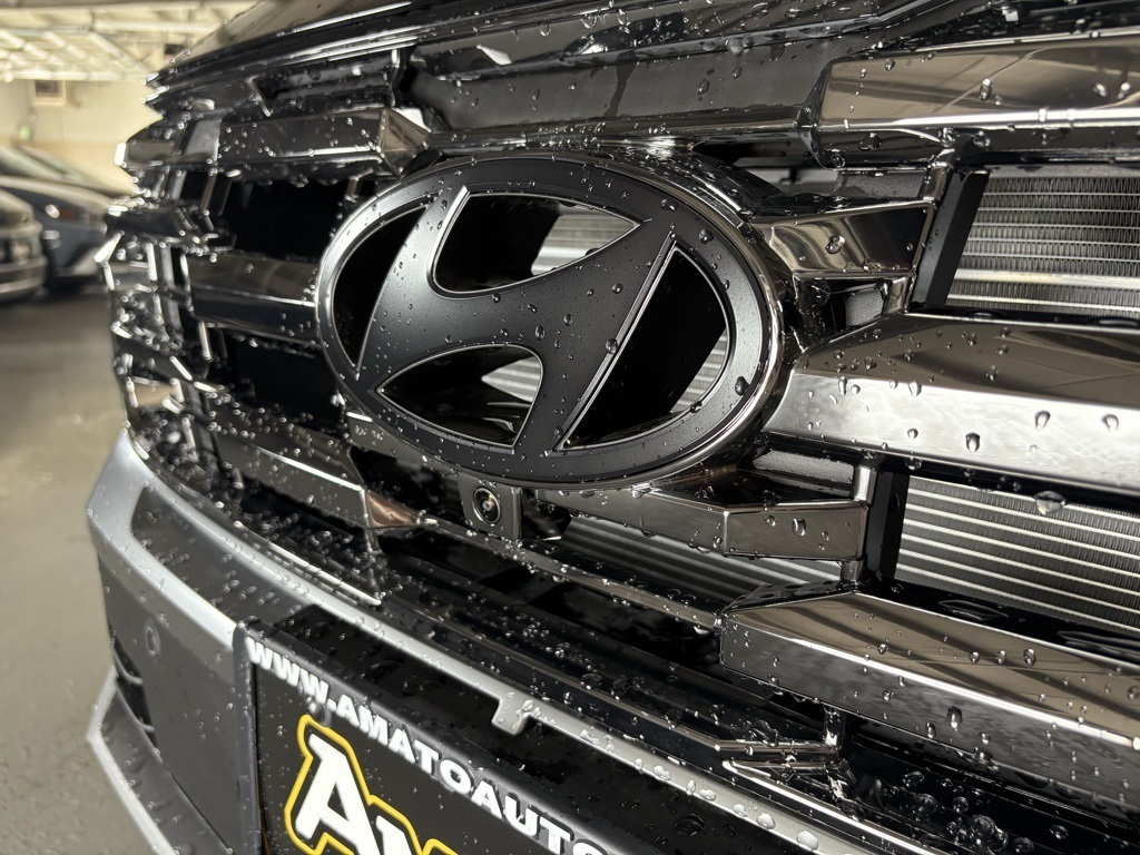 Vehicle image 24 of 42