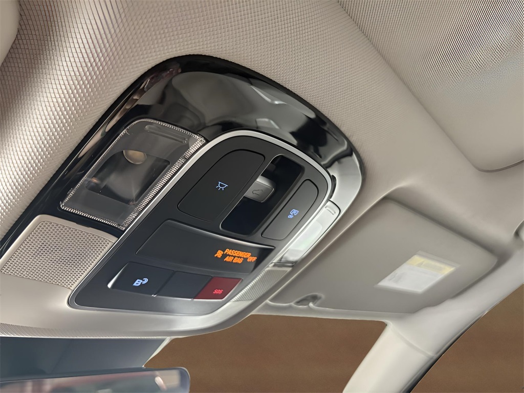 Vehicle image 16 of 42