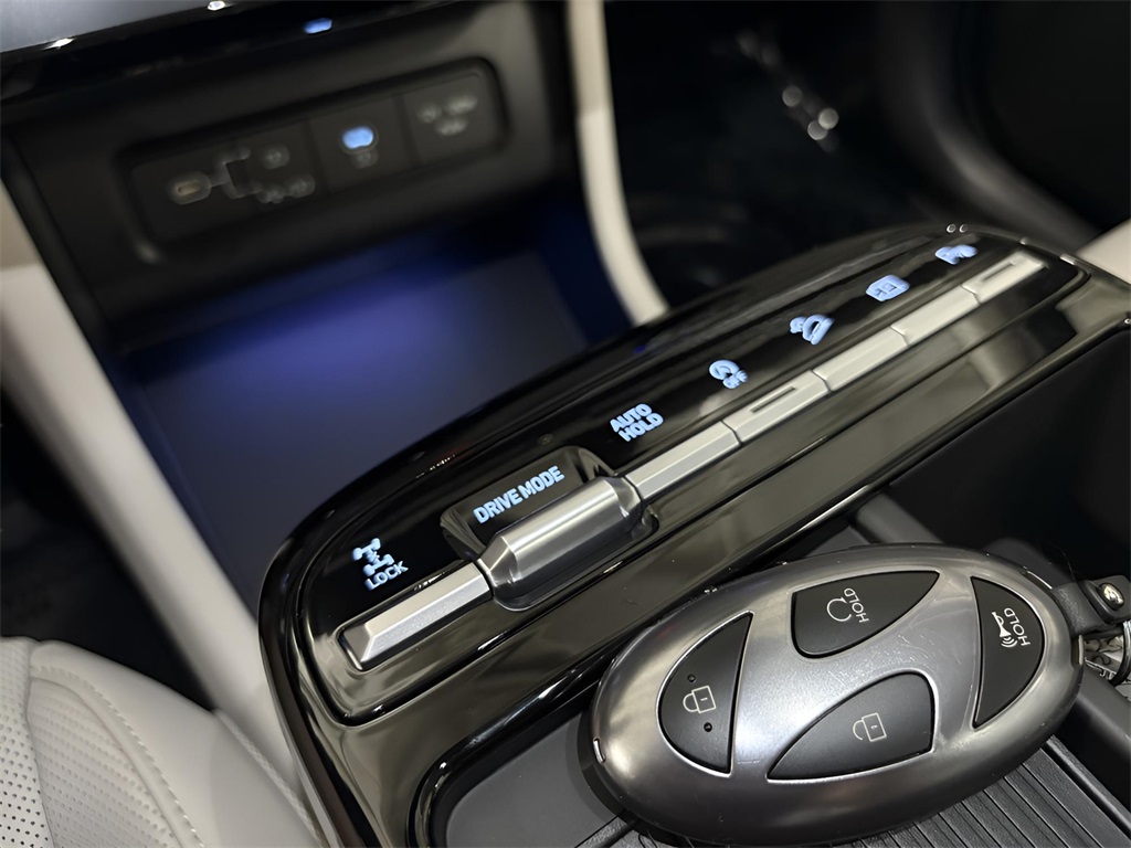 Vehicle image 31 of 42