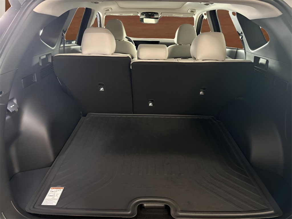 Vehicle image 27 of 42