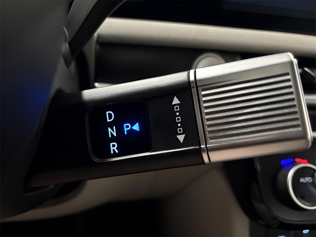 Vehicle image 13 of 42