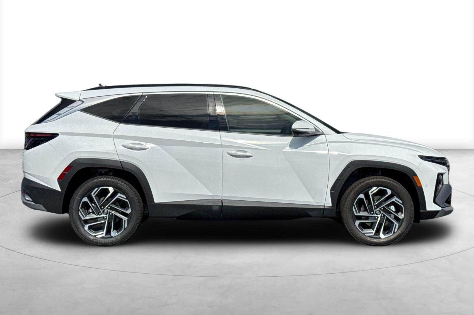 2025 Hyundai Tucson Limited Image 5 of 36