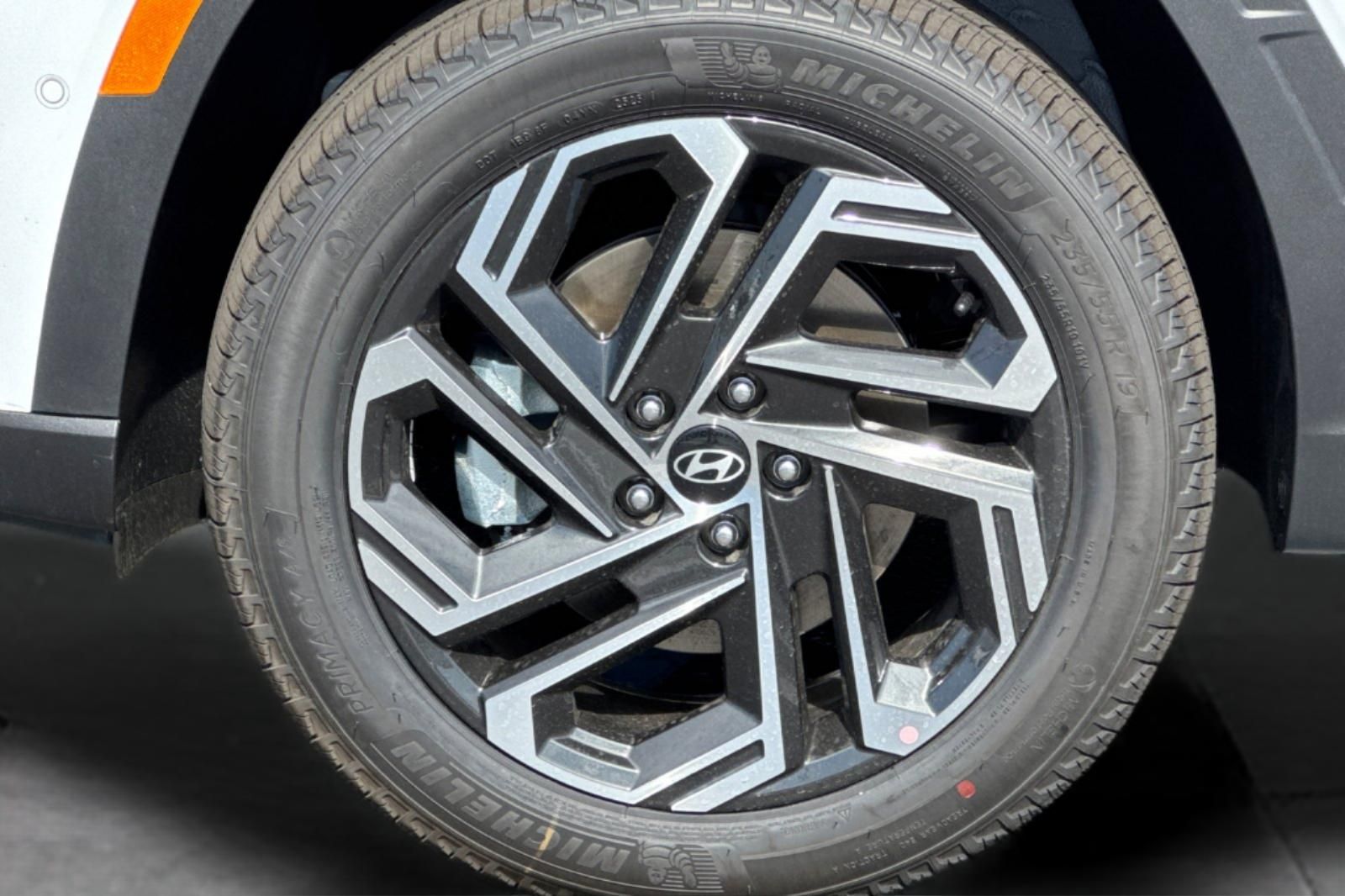 2025 Hyundai Tucson Limited Image 10 of 36