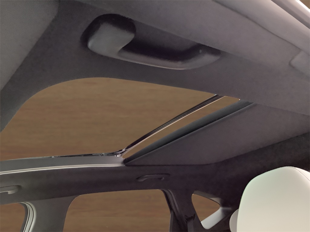 Vehicle image 28 of 33