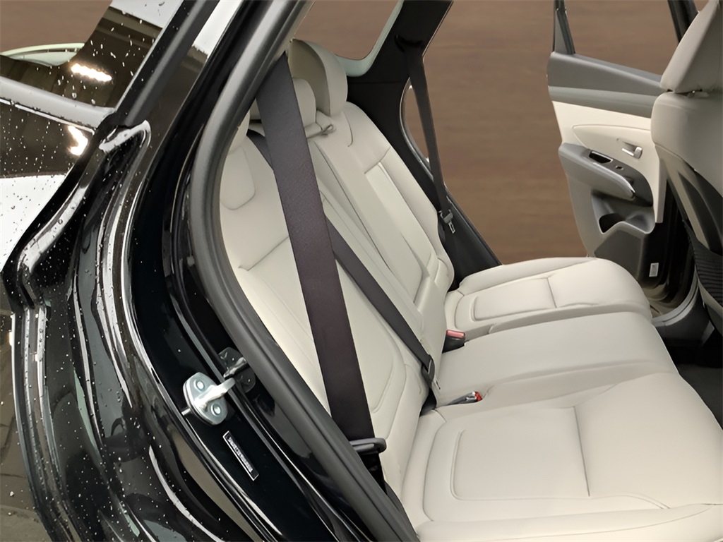 Vehicle image 18 of 33