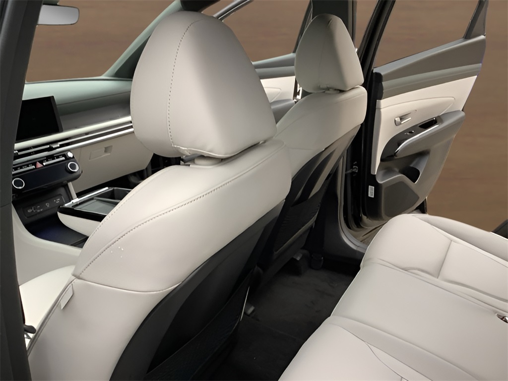 Vehicle image 14 of 33