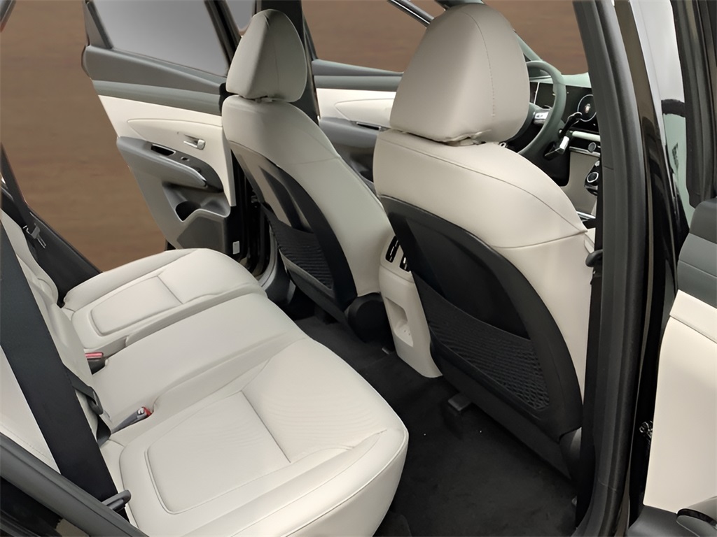 Vehicle image 17 of 33