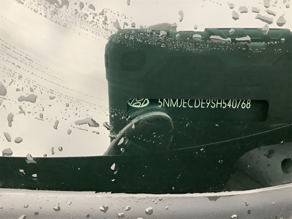 Vehicle image 31 of 33