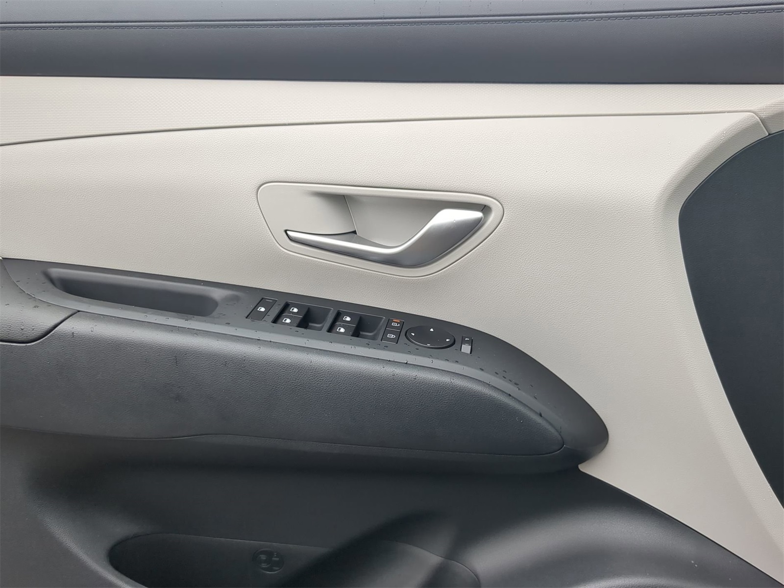 Vehicle image 31 of 38