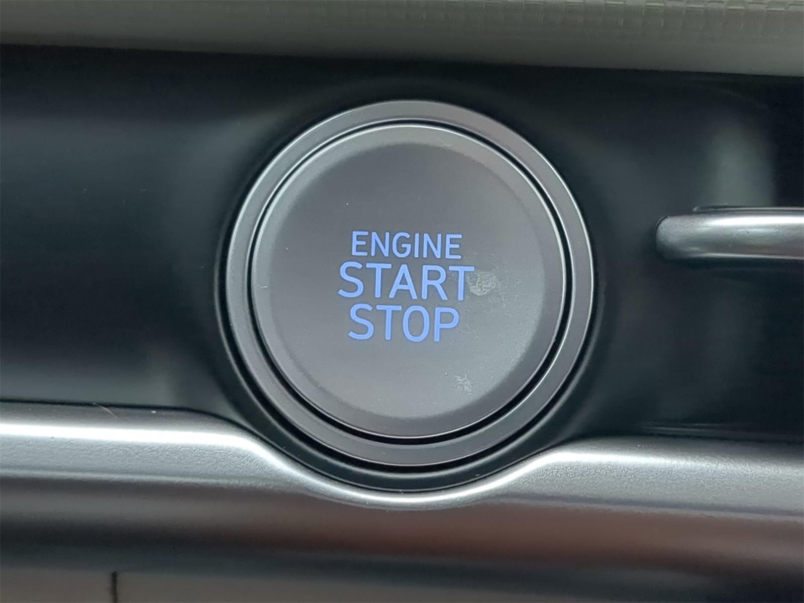 Vehicle image 34 of 38