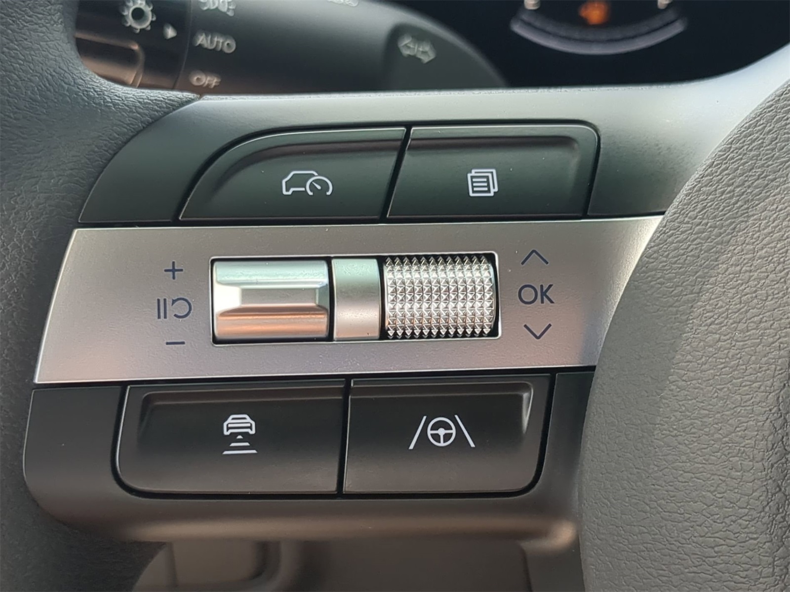 Vehicle image 31 of 38
