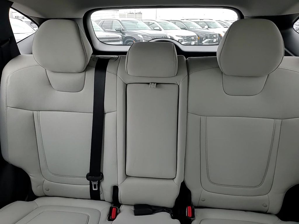 Vehicle image 11 of 23