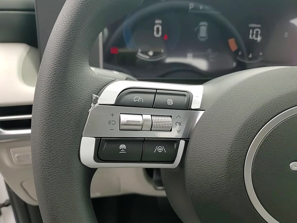 Vehicle image 21 of 23