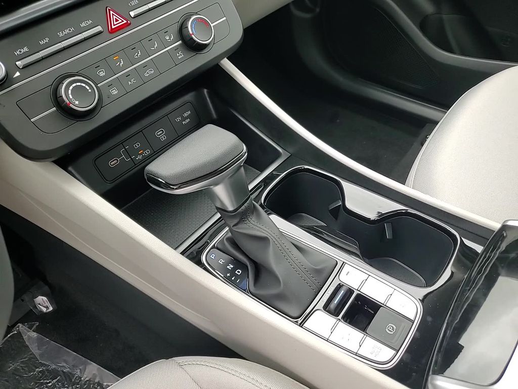 Vehicle image 17 of 23