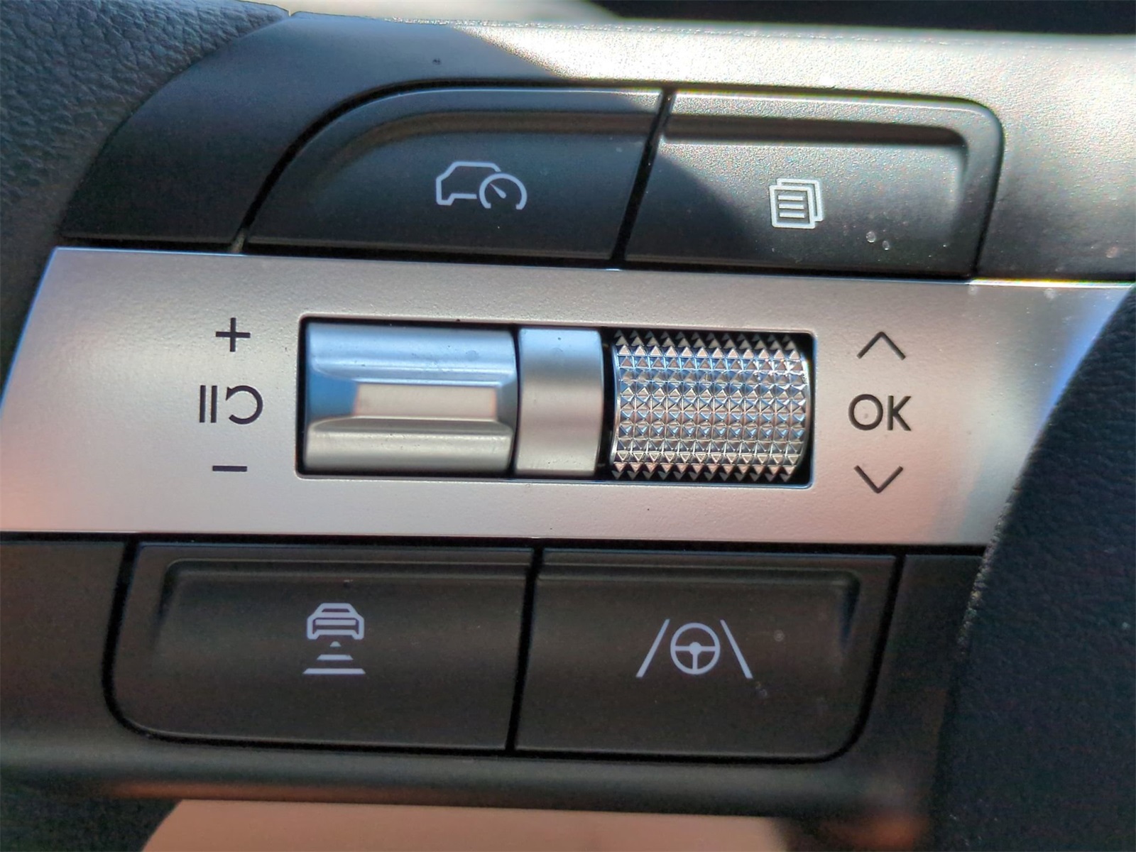 Vehicle image 27 of 38