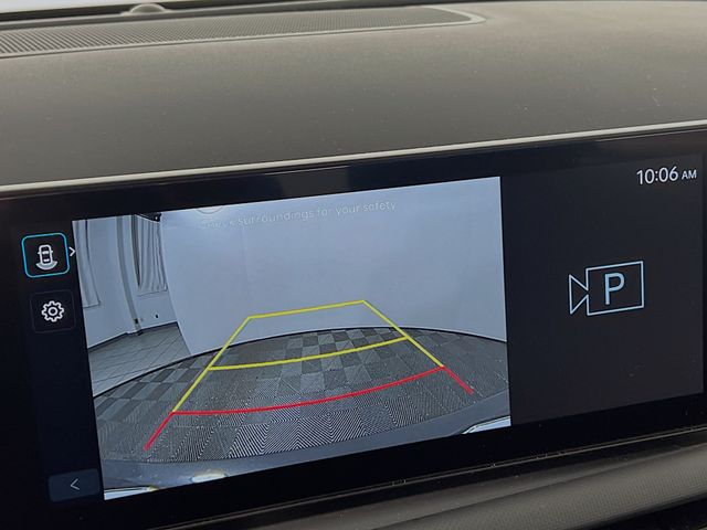 Vehicle image 12 of 24