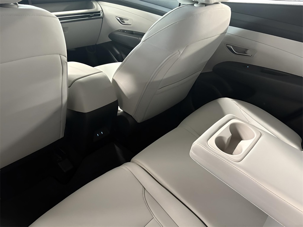 Vehicle image 13 of 25