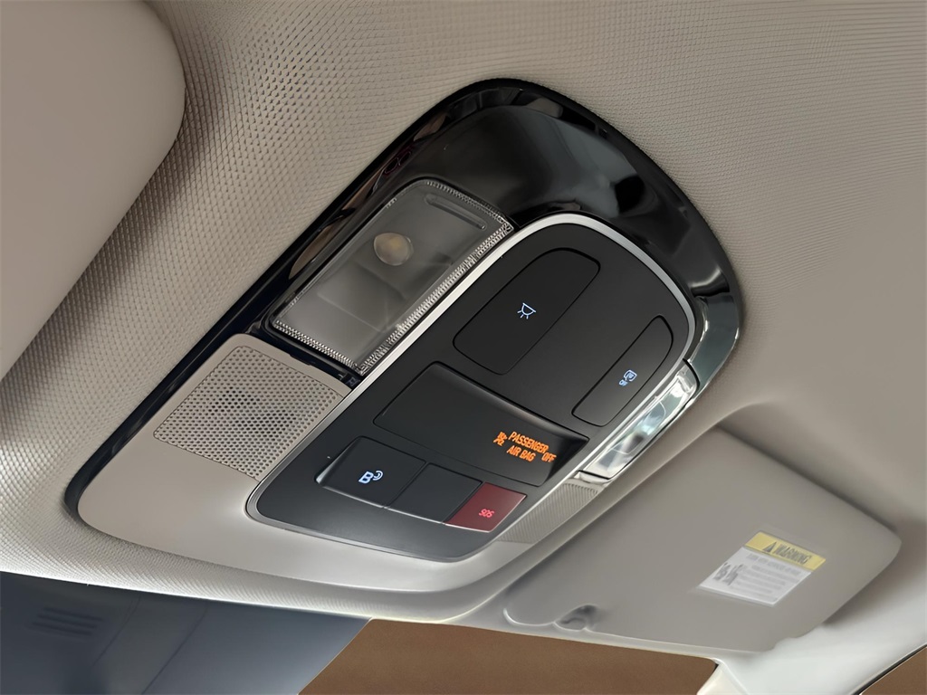 Vehicle image 21 of 25
