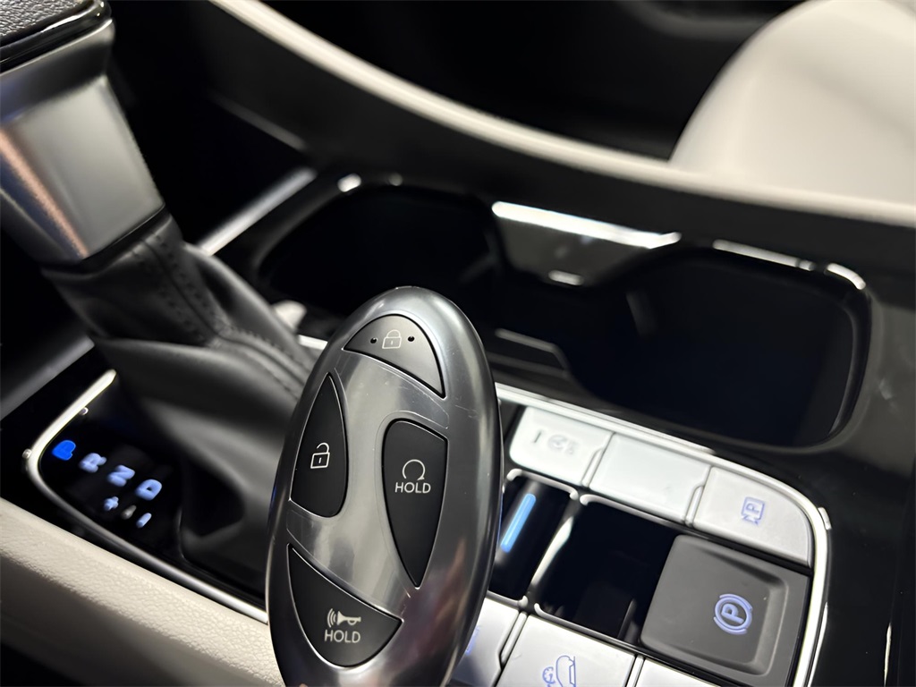 Vehicle image 24 of 25