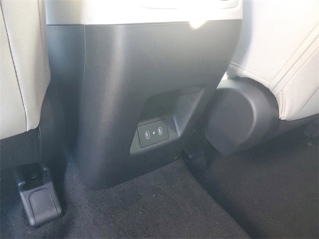Vehicle image 14 of 36