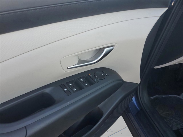 Vehicle image 16 of 36