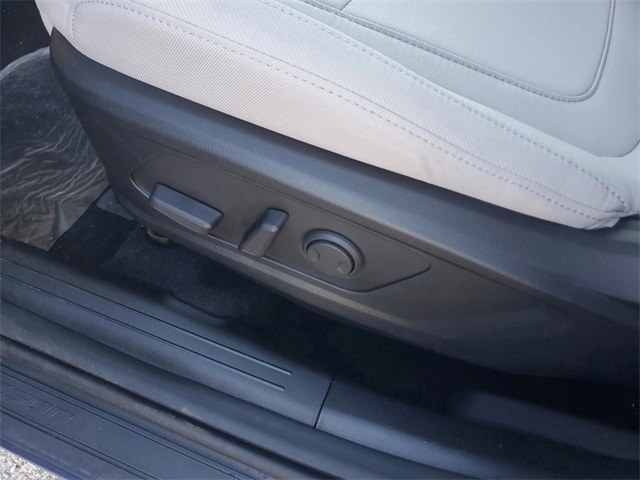 Vehicle image 18 of 36
