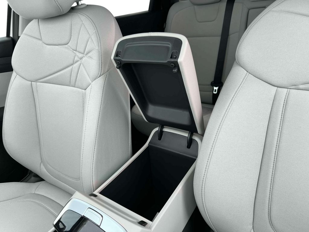 Vehicle image 21 of 22