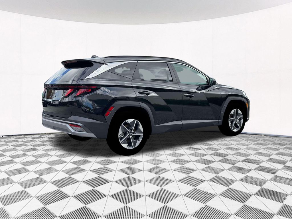 Vehicle image 8 of 22