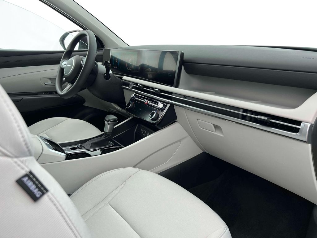Vehicle image 17 of 22