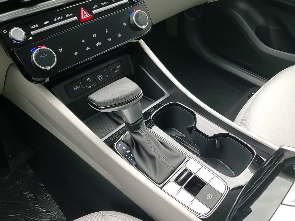 Vehicle image 18 of 23