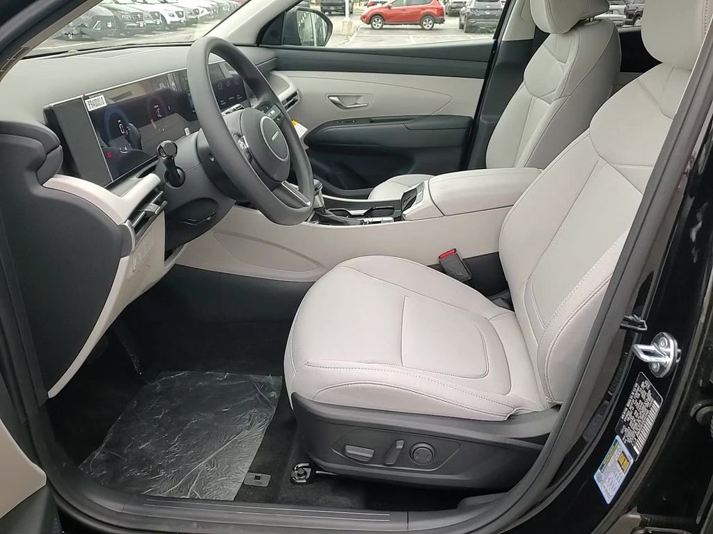Vehicle image 21 of 23