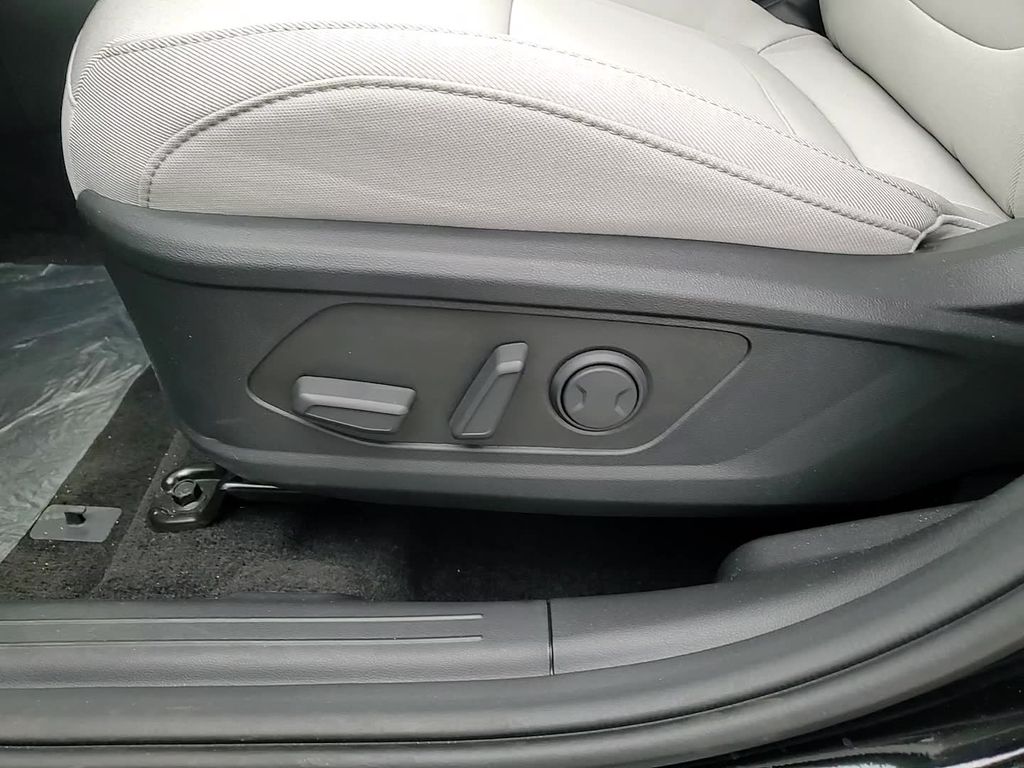 Vehicle image 20 of 23
