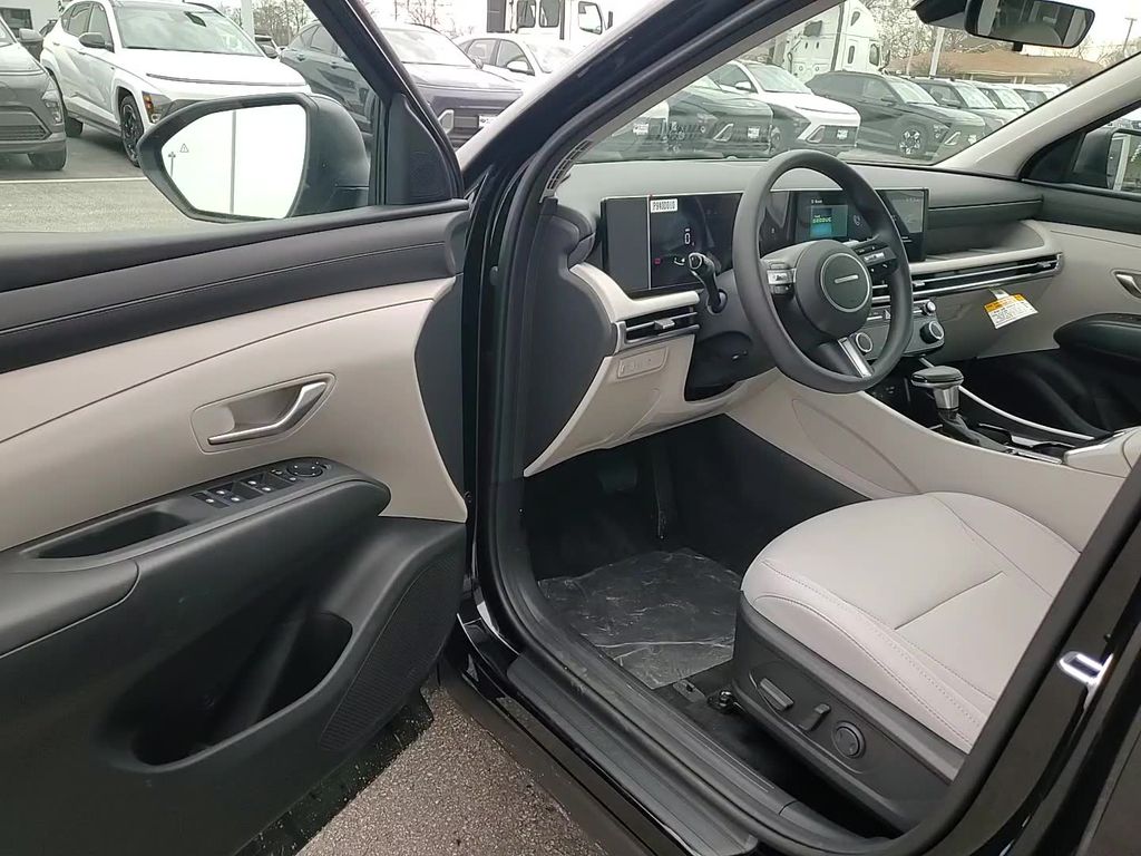Vehicle image 13 of 23