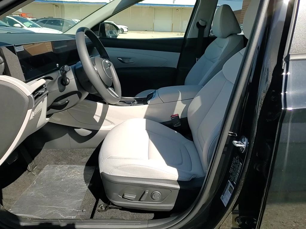 Vehicle image 11 of 24
