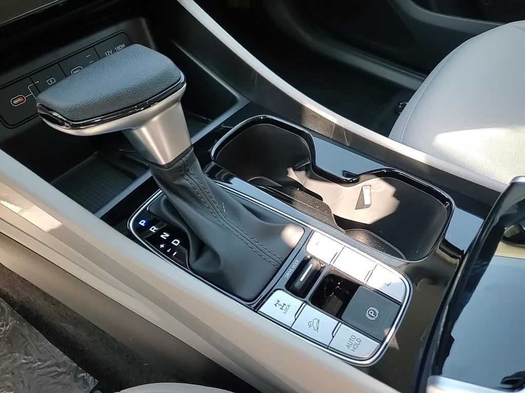 Vehicle image 18 of 24