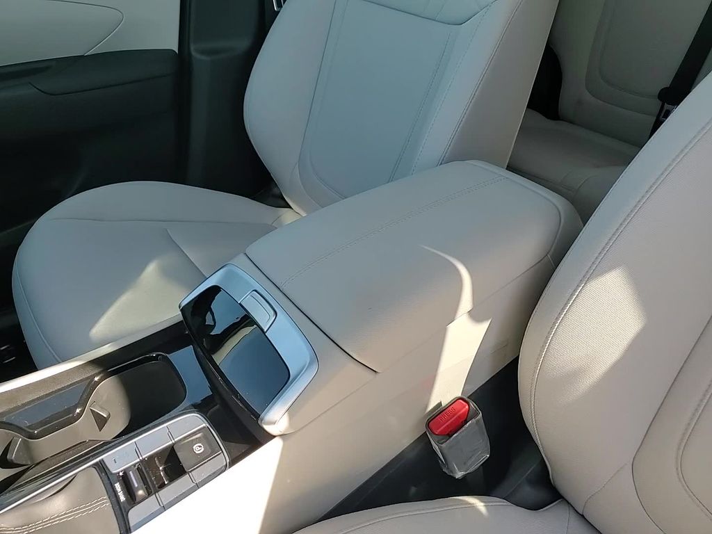 Vehicle image 22 of 24